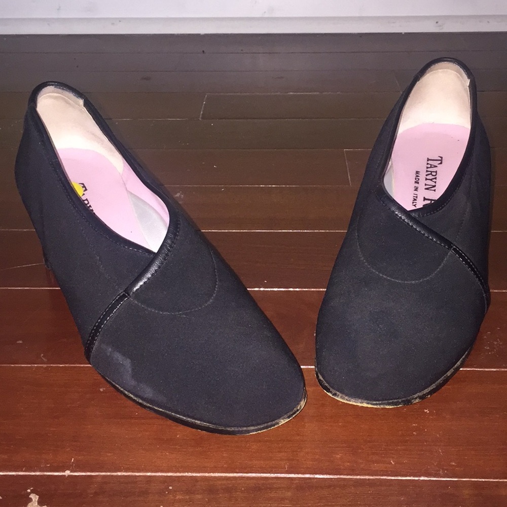 Taryn Rose Black Pumps